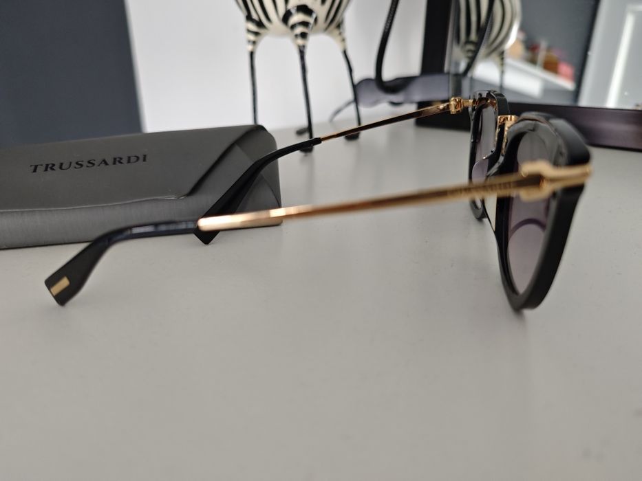 Очила Trussardi няколко пъти носени