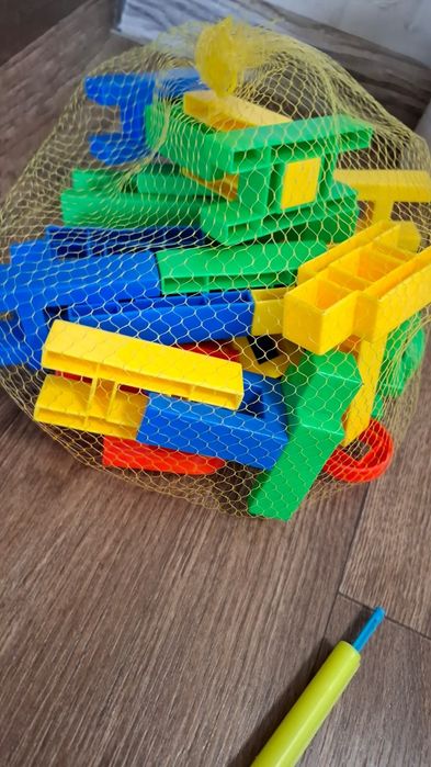 Игрушки пакетом: машинки и другие.