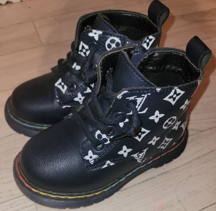 Продам осений обувь