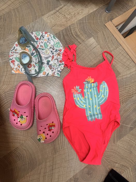 Lot piscina bazin fetite-costum de baie intreg-4 ani