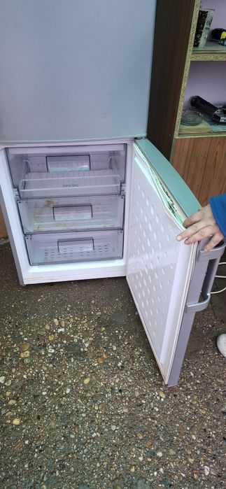 Vând frigider ARTIC..
