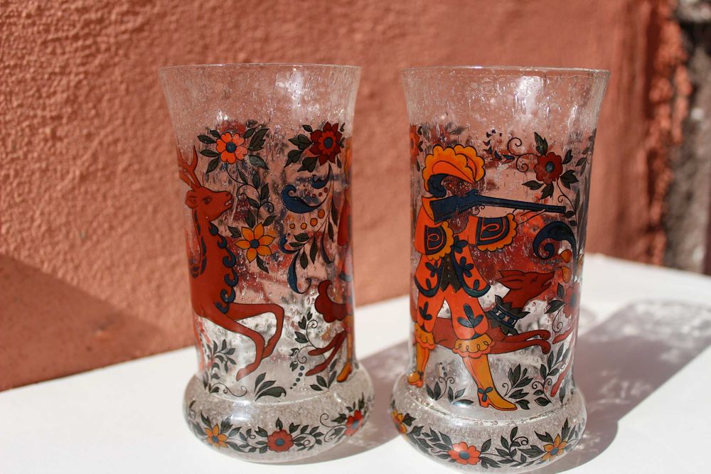 Set 2 pahare sticla pictata, VANATOR / PADURAR, Bavaria, cca 1970