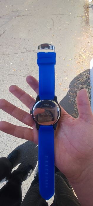 Продам часы спортивные адидас