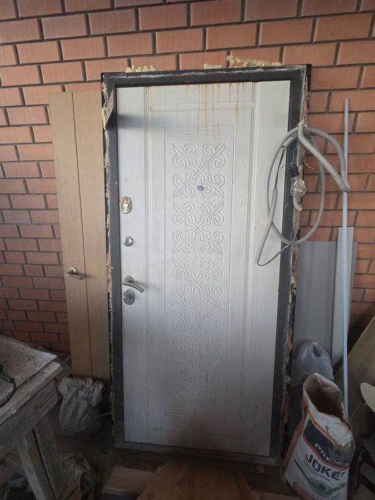 Продаётся  дверь