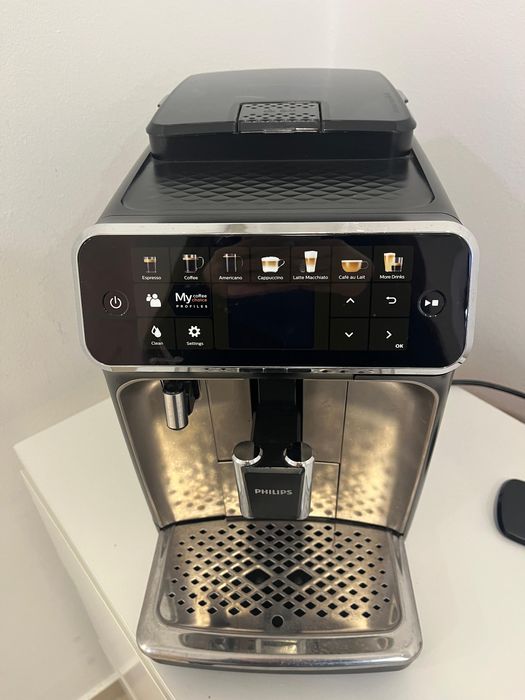 Продаваме автоматична кафемашина Philips LatteGo