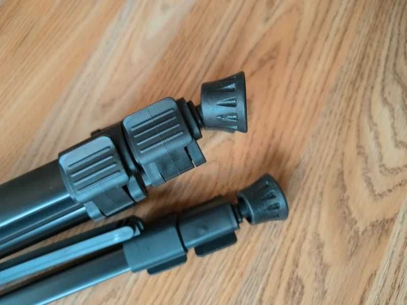 Trepied foto / videoproiector