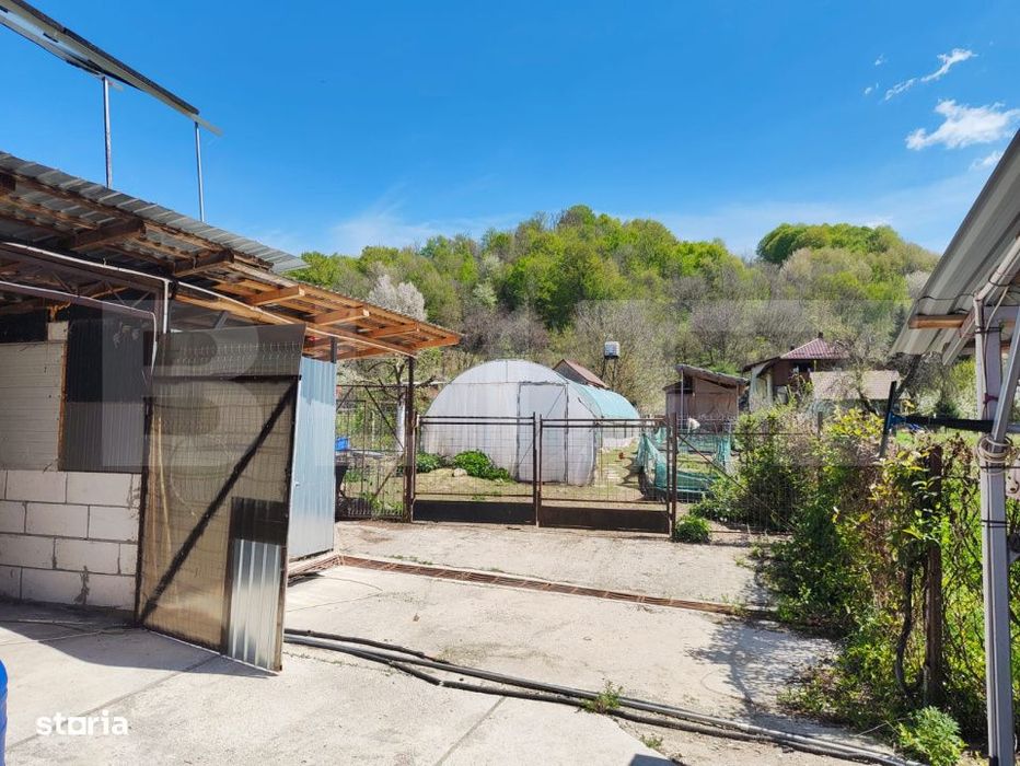 Casa P+1+M, 197 mp, teren 2.714 mp, zona Pucioasa