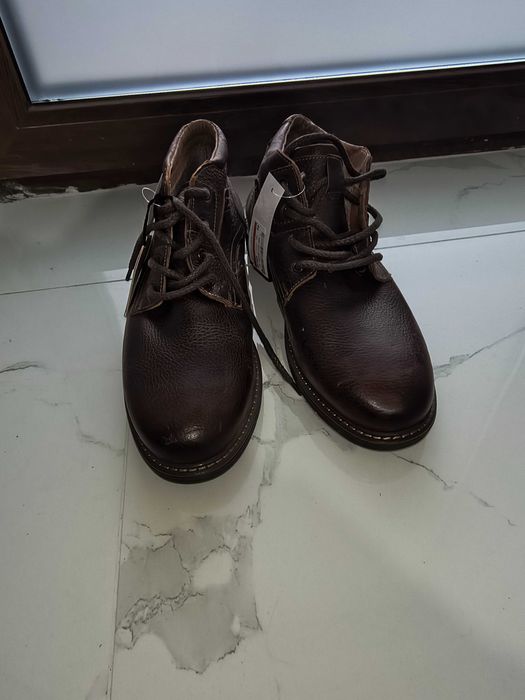 Vând ghete bărbătești!