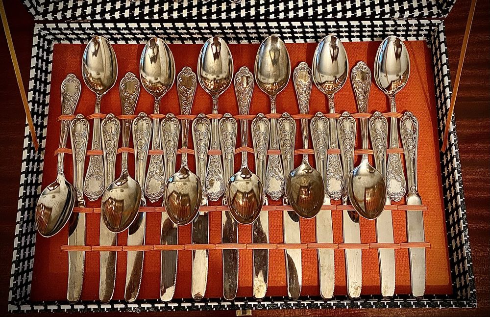 Set complet de tacâmuri argintate pentru 12 persoane