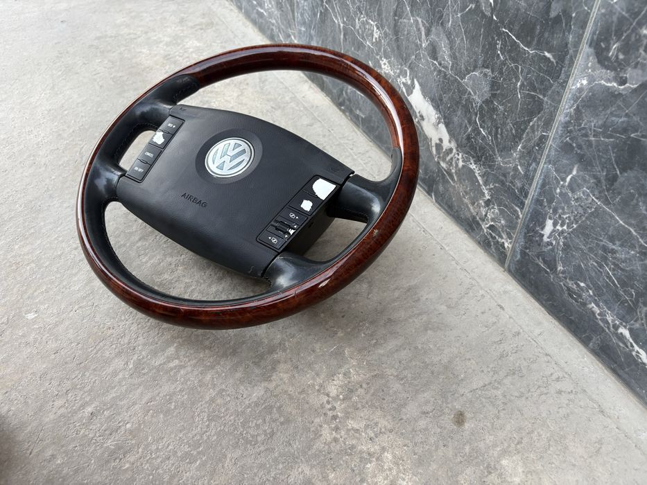Деревянный руль на VW Tuareg 1