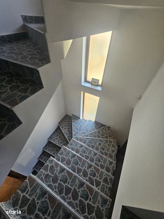 Casă de închiriat în apropiere de Curtea de Argeș.