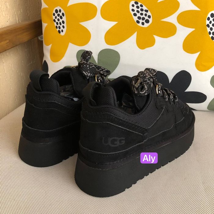 Ugg dama negre in stoc