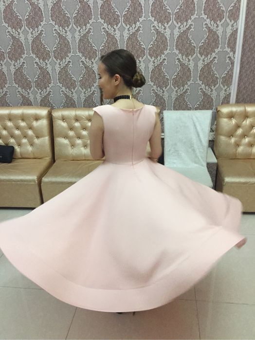 Розовое платье элегантное