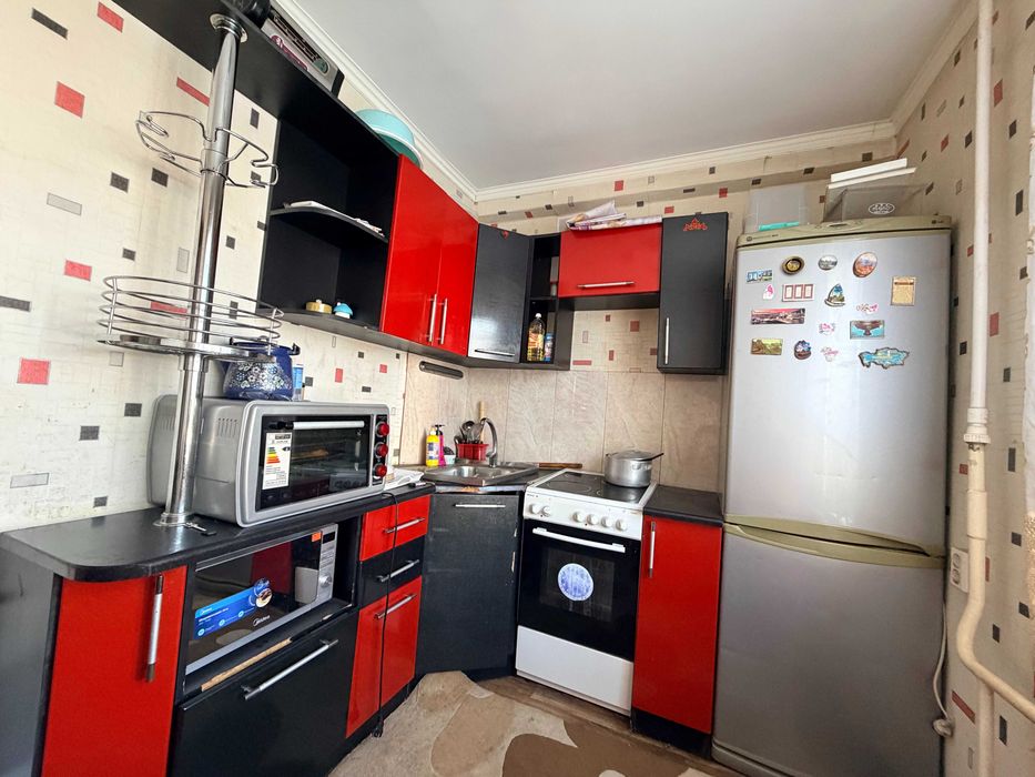 Продам  2- ком  Абая 93