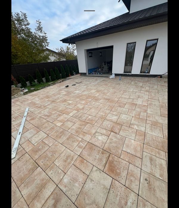 Amenajare curte Pavaje pavele borduri  oferim montaj