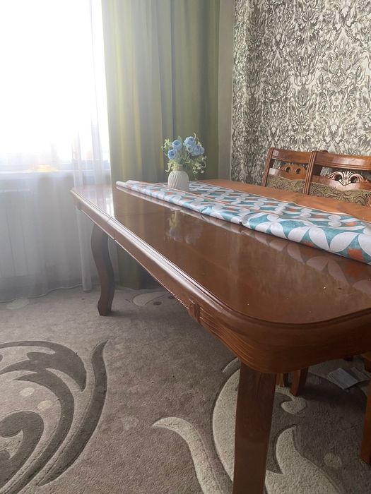 Стол и 6 стульев