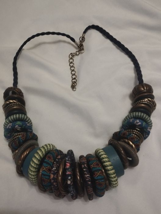 Атрактивни дамски колиета