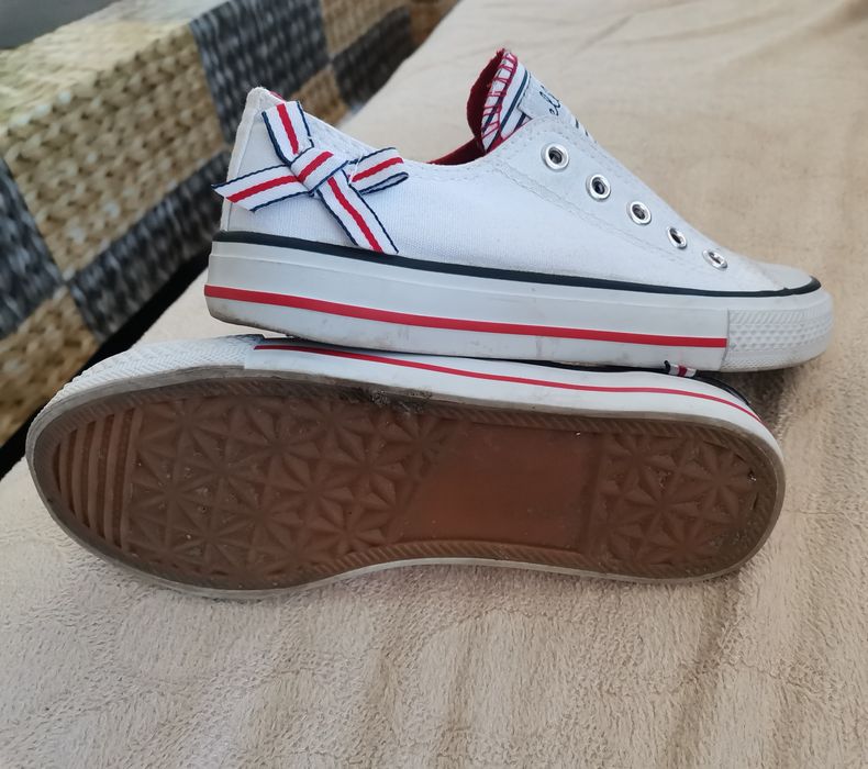 Дамски или детски кецове.