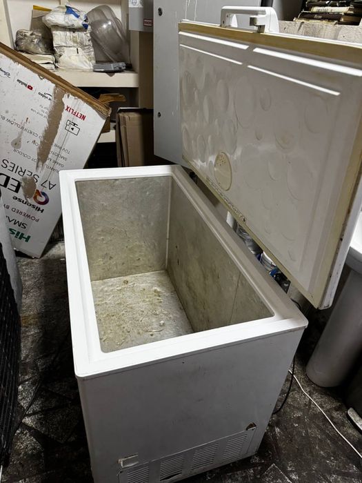 Продаеться морозильник