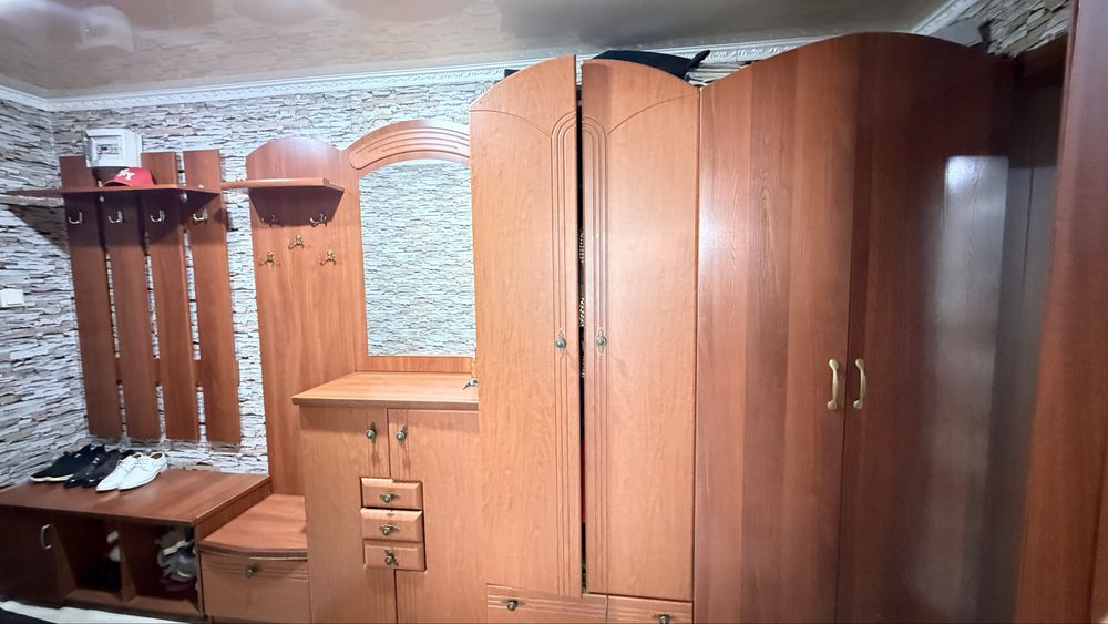 Төсек жинауға, киім, аяқ киім салғанға шкафтар