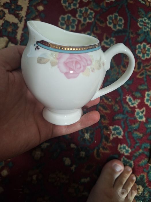 Фарфоровое изделие марки Dubai Porcelain