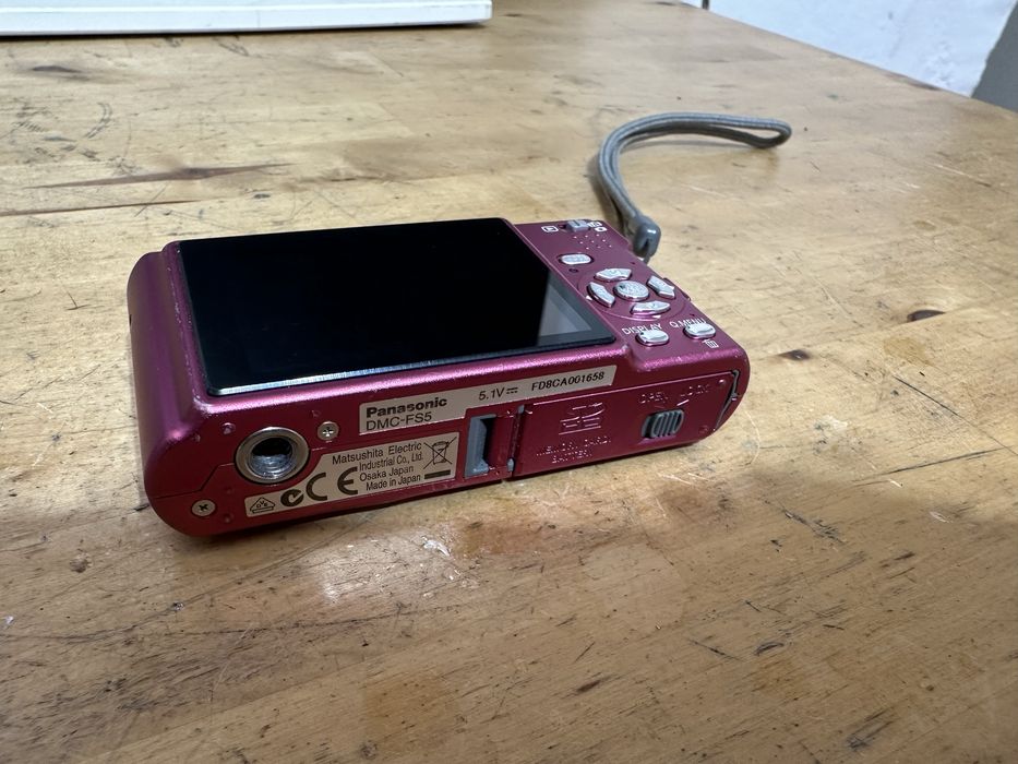 Panasonic dmc-fs5 de culoare rosu deschis