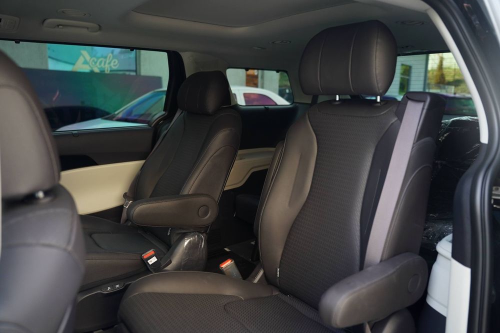 KIA CARNIVAL 3.5  4 pozitsiya sotiladi