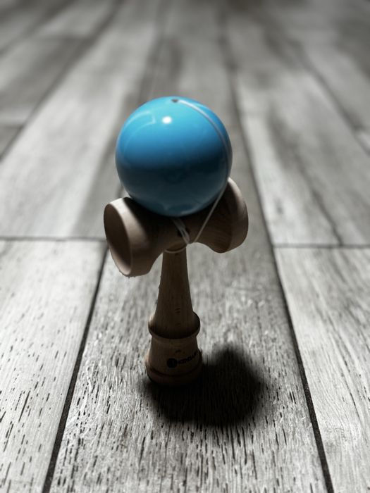 Kendama pe albastru/ este noua/ marime medie