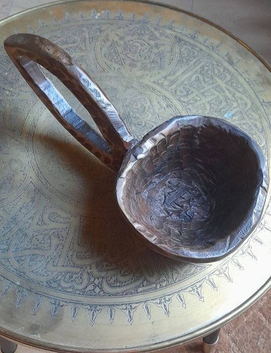Cauș rustic de lemn cu mâner mare,