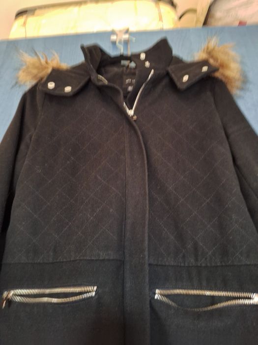 Palton New Look negru cu glugă și blăniță • mărimea 40