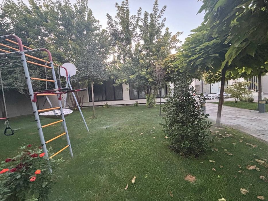 Современный загородный евродом с бассейном