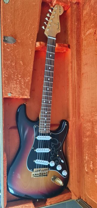 Fender Stevie Ray Vaughan (SRV) Stratocaster USA (2009) – Impecabilă + Toc Tweed