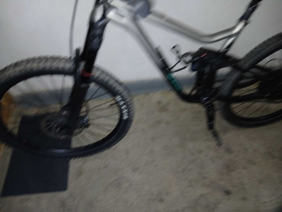 Bicicletă full suspension