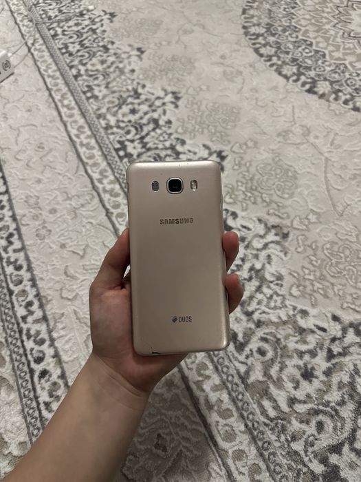 Самсунг J7 2016года