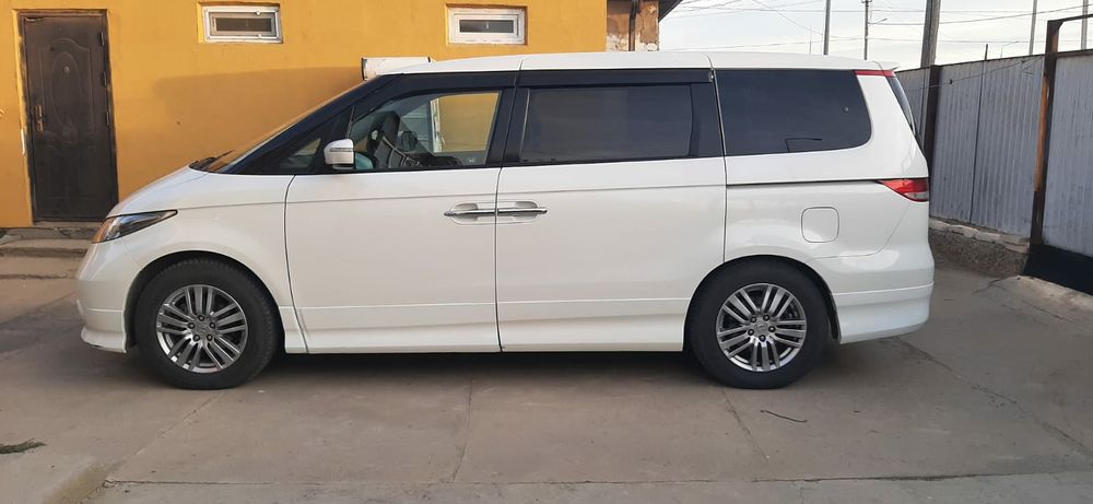 Хонда элюжн, 6.5 млн