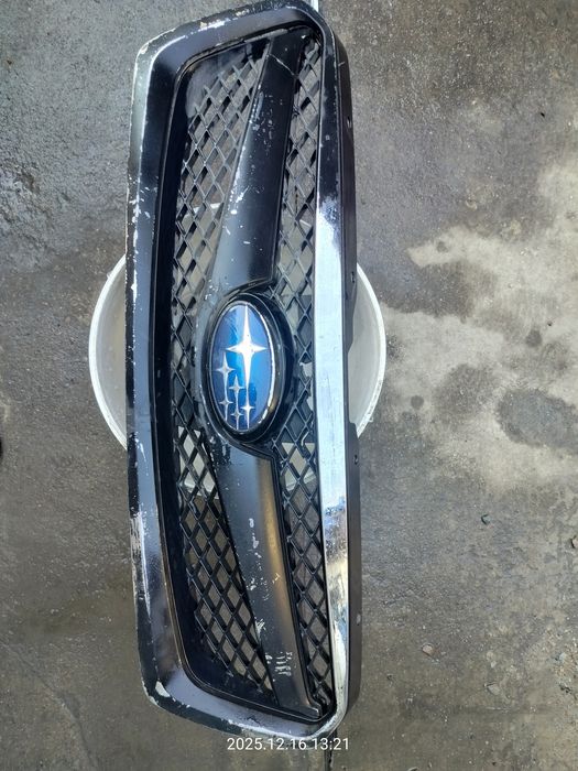 Решетка радиатора Subaru Legacy.
