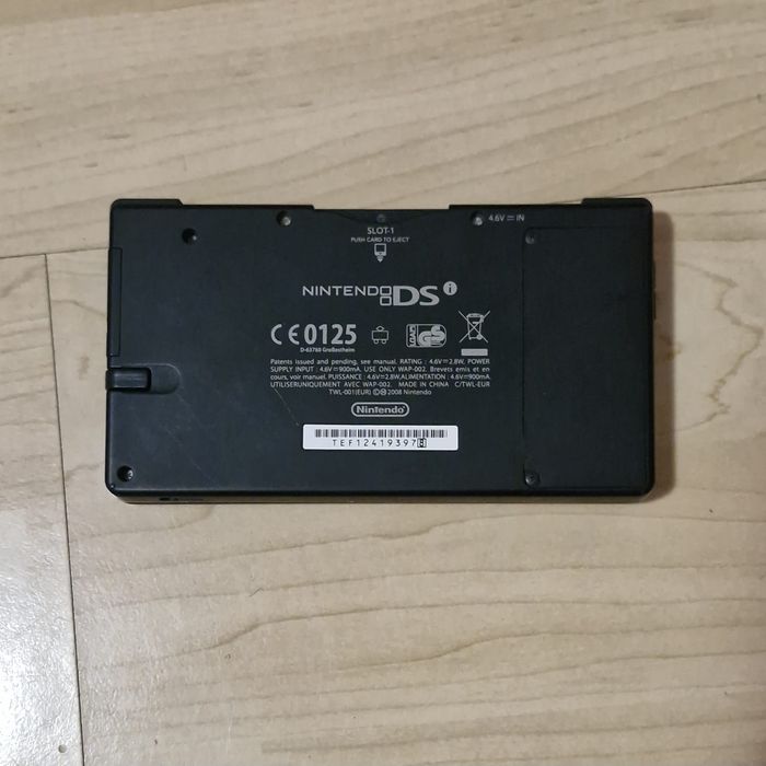 Nintendo DSi + зарядно