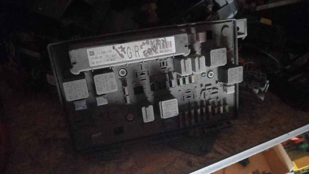 Panou Sigurante și relee Opel Astra H diferite coduri