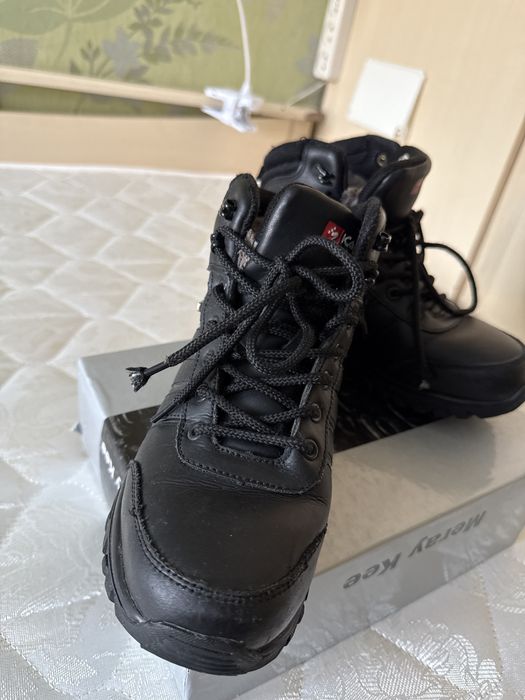 Продаются зимние ботинки