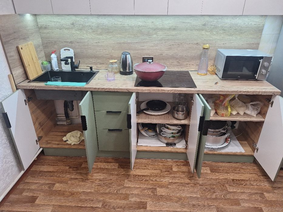 Продам кухонный гарнитур в сборе