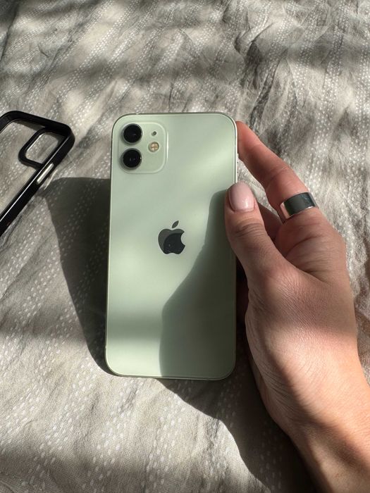 Iphone 12, 64GB, зелен + кейс и протектор (много запазен)