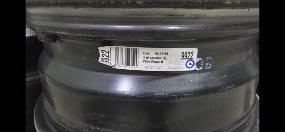Jante de otel R16 cu capace, originale VW
CB 57.1 mmk cu jante 215 65