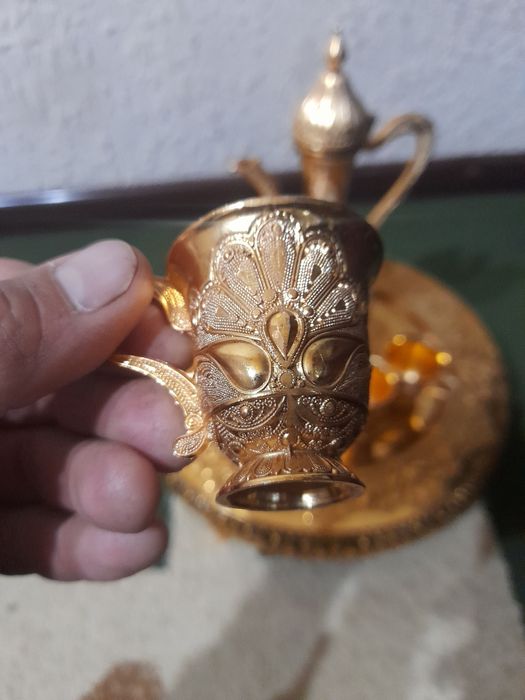Кувшин с рюмками