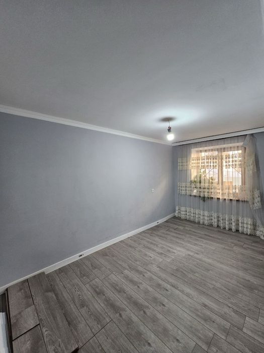 Продается 4 ком. Квартира на 2 этаже площадью 80 кв.м. В Микрорайоне