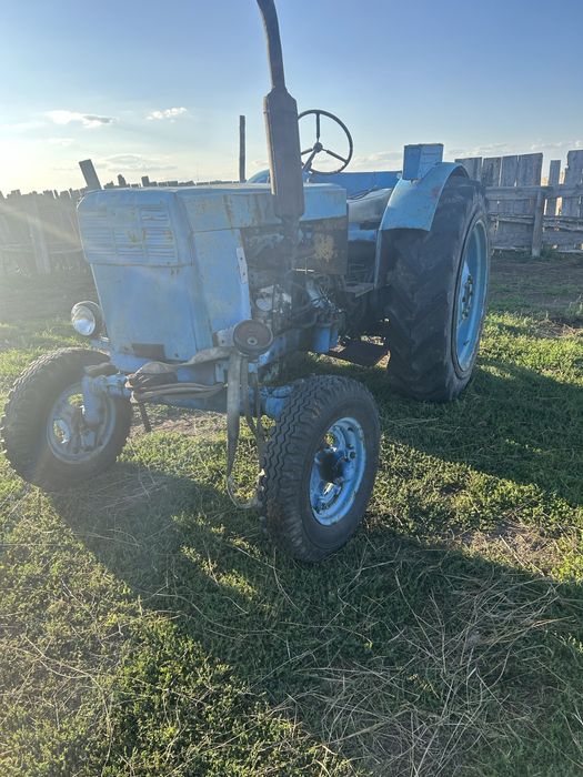 продам 2 трактора т-16.т-40