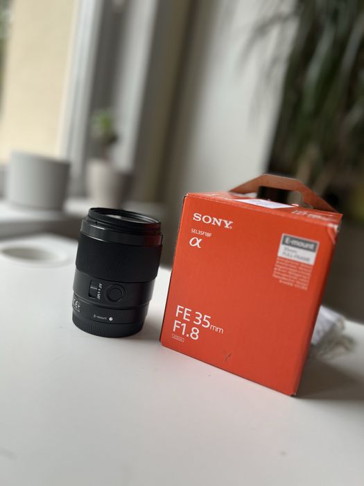 Обектив Sony FE 35mm f/1.8