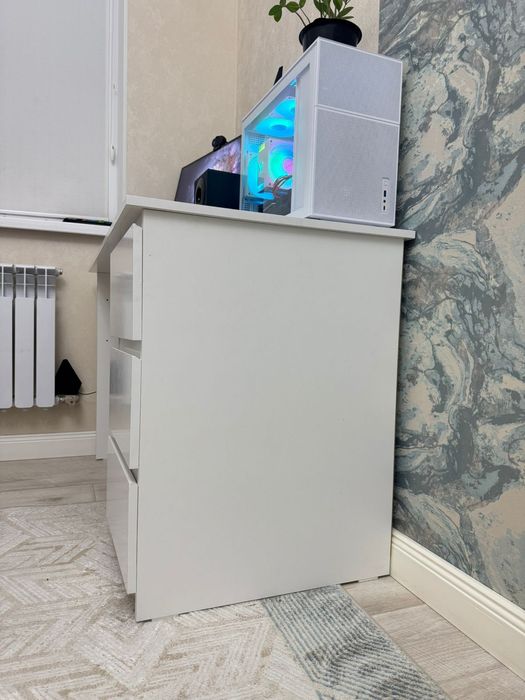 Письменный стол.