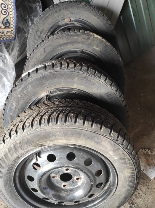Зимние шипованные шины комплект