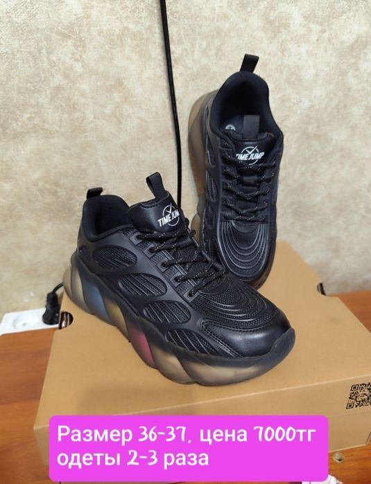 Продам  кроссовки в хорошем состоянии, листайте карусель