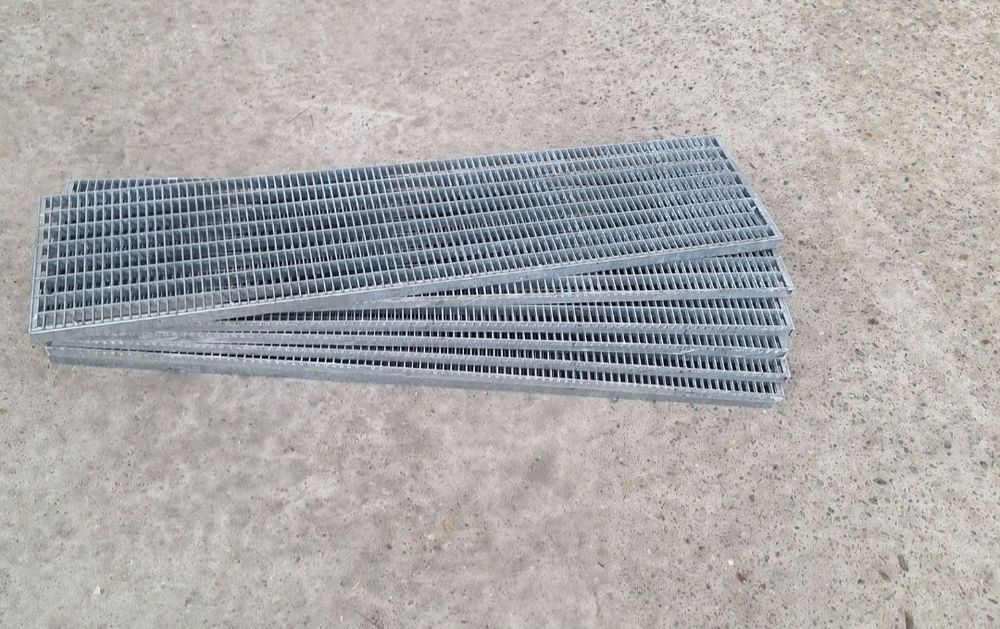 Trepte zincate galvanizate